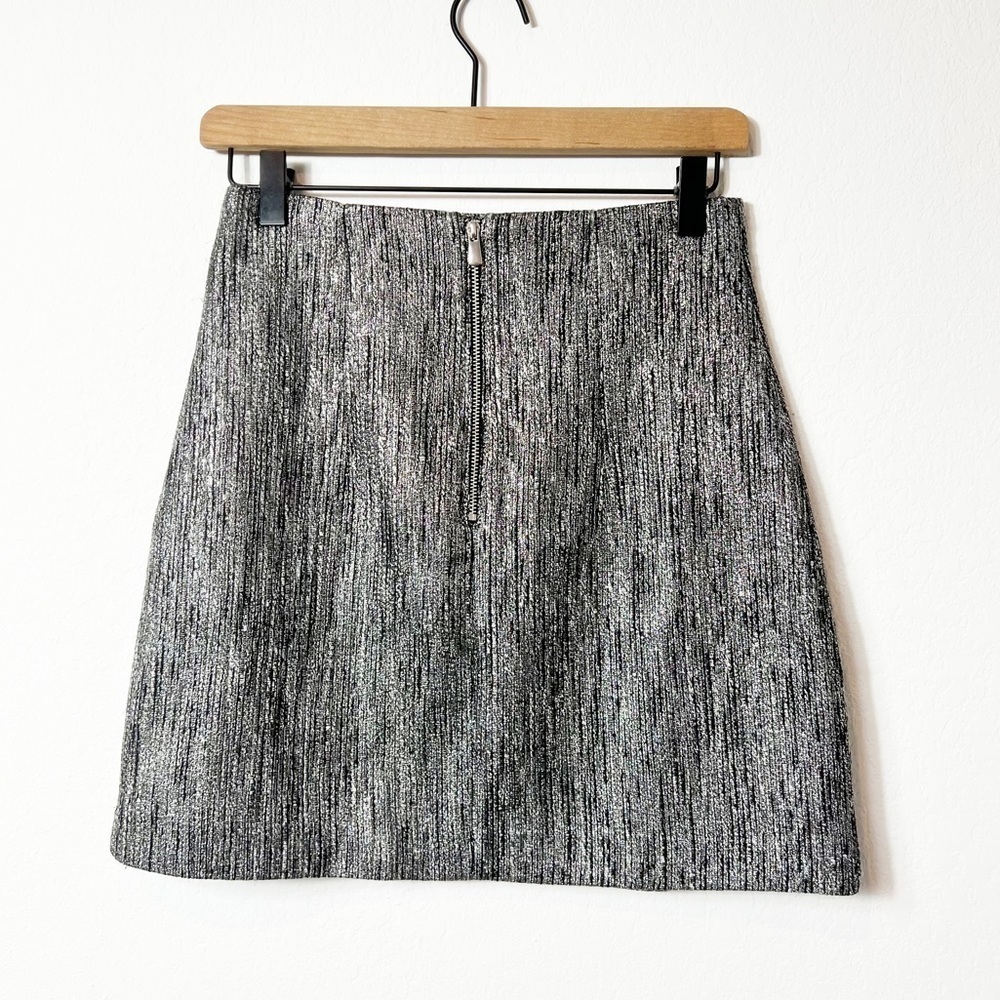 H&M Shiny Black Silver Shiny Women Mini Skirt Size 6 / Fits like a 2 - Picture 3 of 5